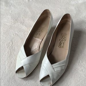 Vintage Salvatore Ferragamo peep toe pumps sz 10